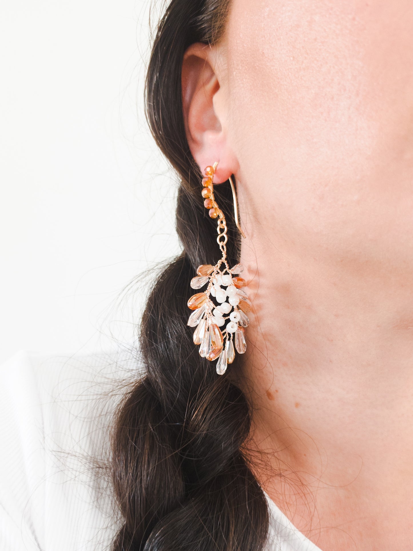 aretes-eva-exhibido-en-modelo-toma-lateral