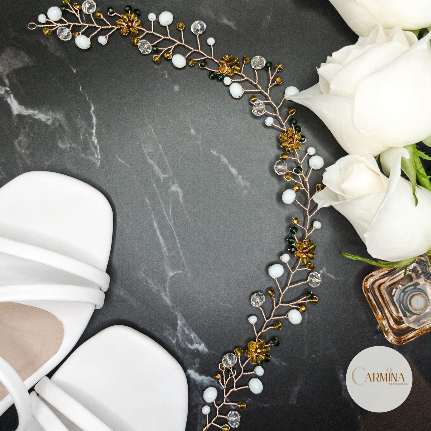 Tocado Vera | Guía Flexible Dorada Con Cristales y Aretes a Juego