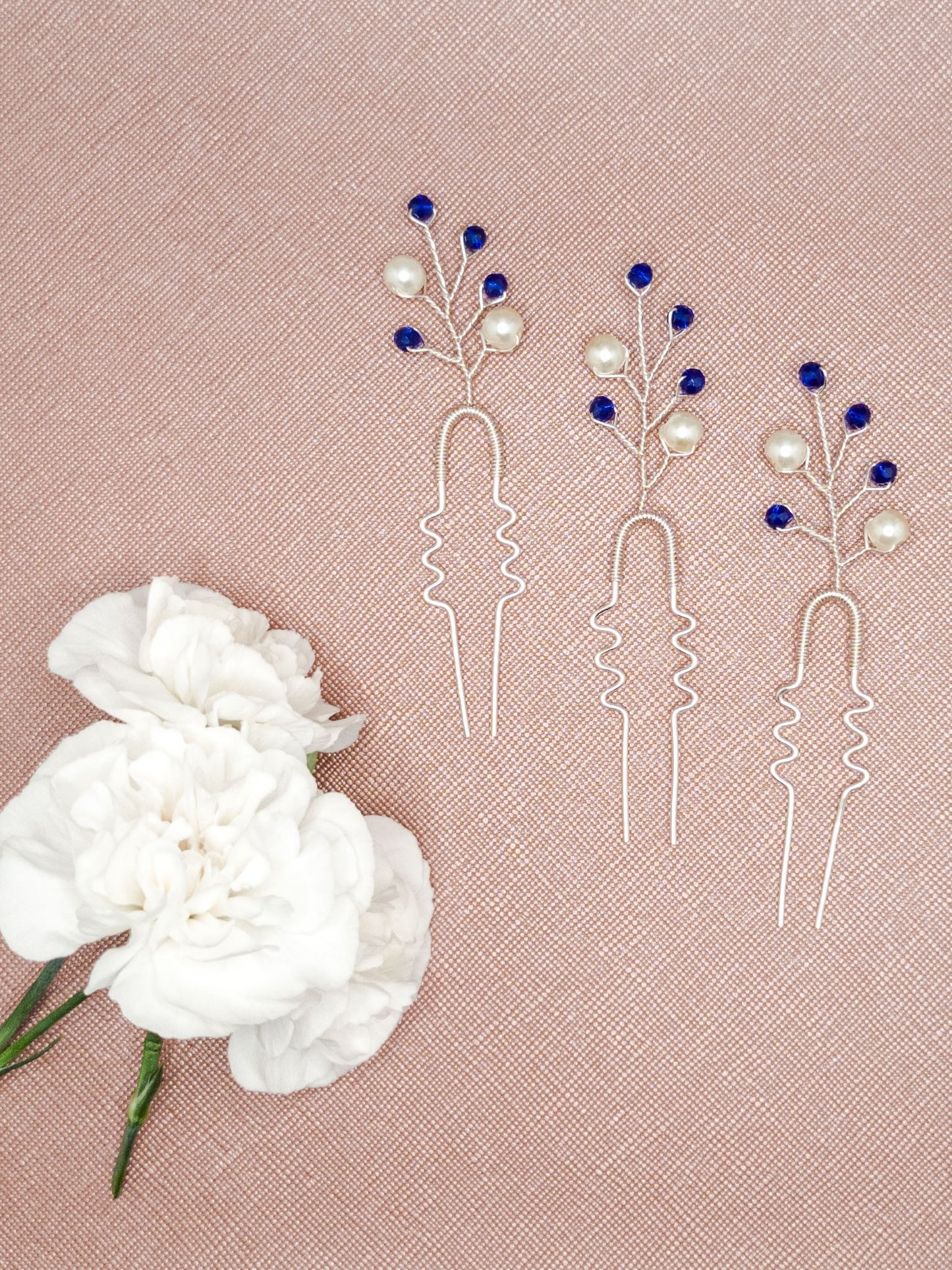 Tocado Mila | Trío De Headpins Plateado Con Cristales Azules Y Perlas De Vidrio Blancas