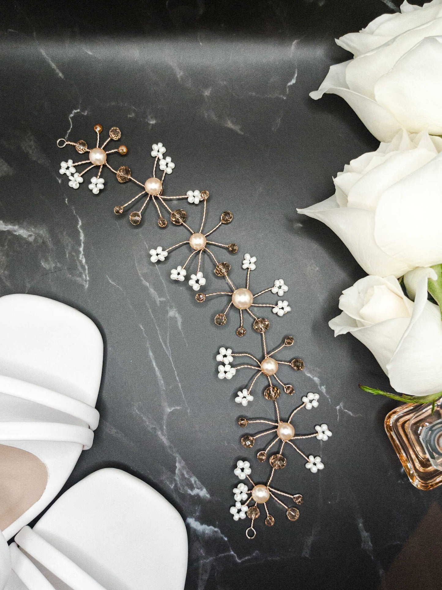 Tocado Stella | Guía Flexible Dorada Con Cristales Perlas Nácar