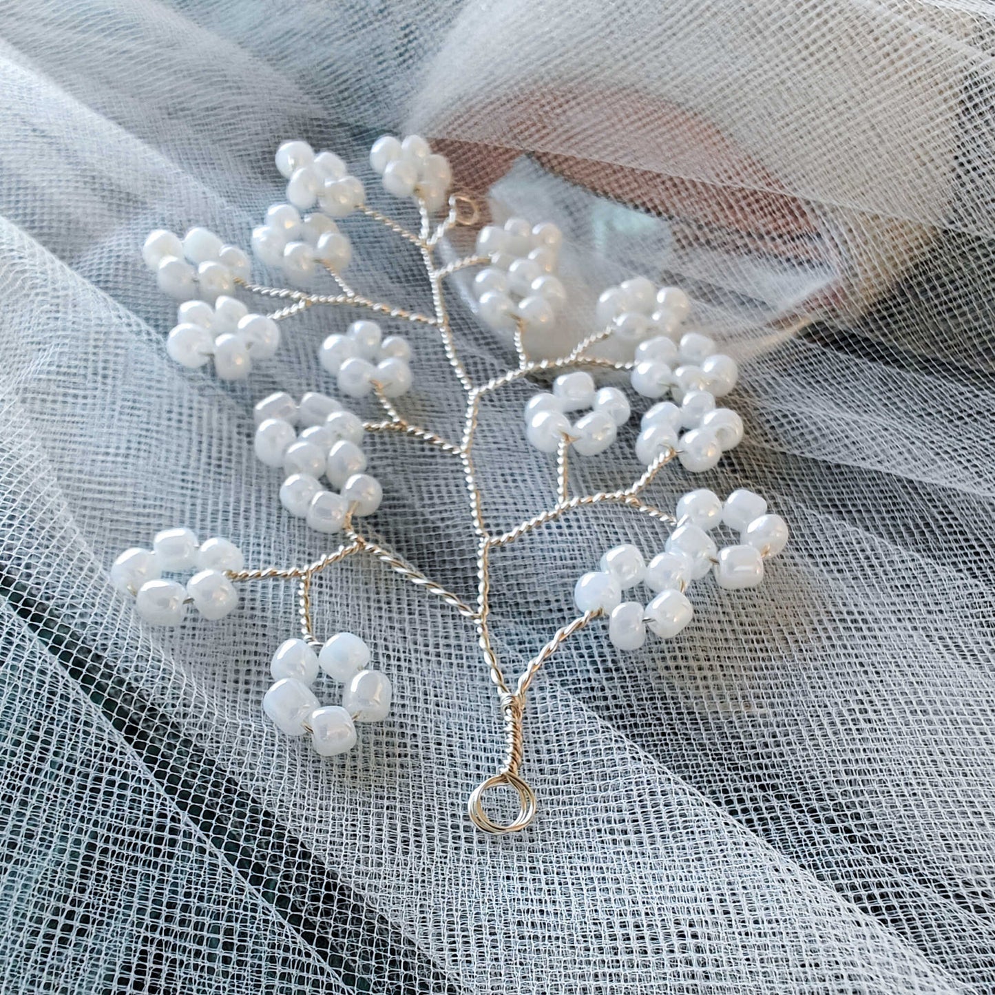 tocado caro-Plateado con blanco