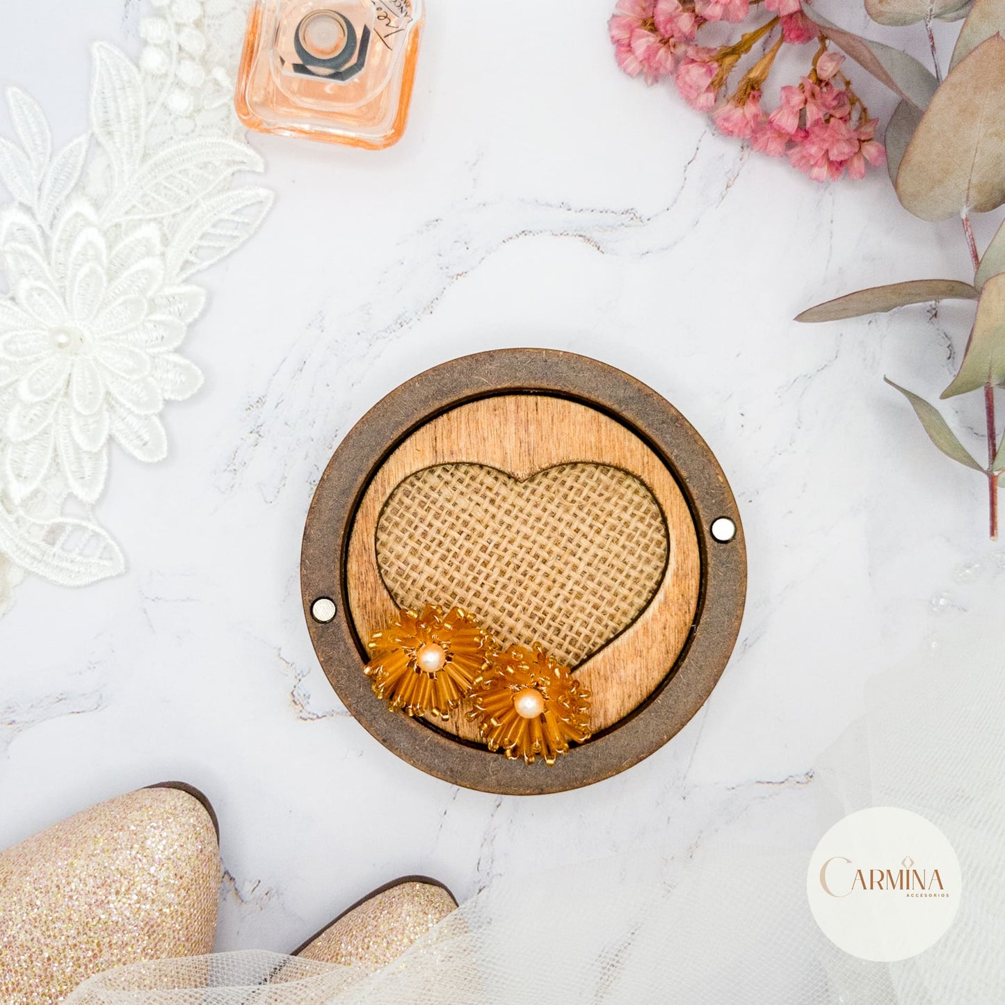 Tocado Tara | Diadema Flexible Dorada Con Aretes De Flor