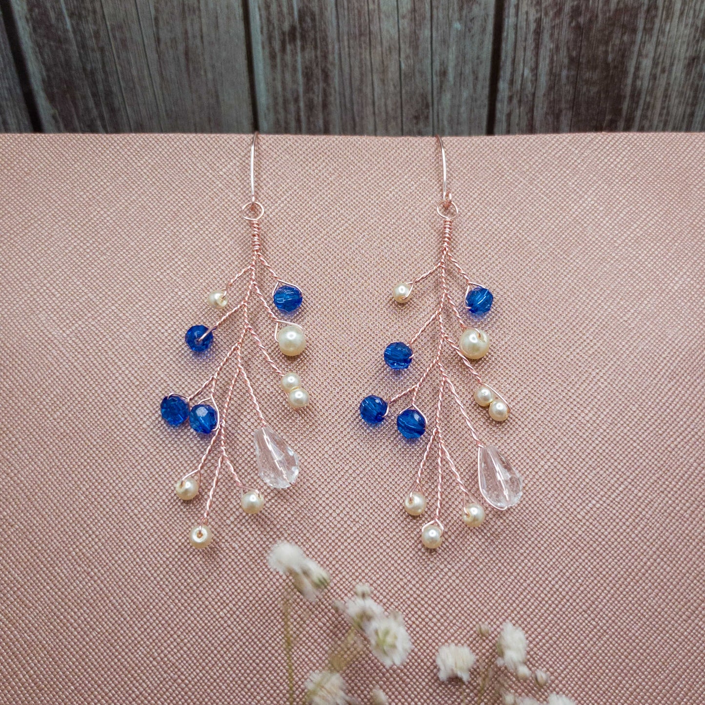 tocado lis-Oro rosa con perlas de vidrio y abalorios azules