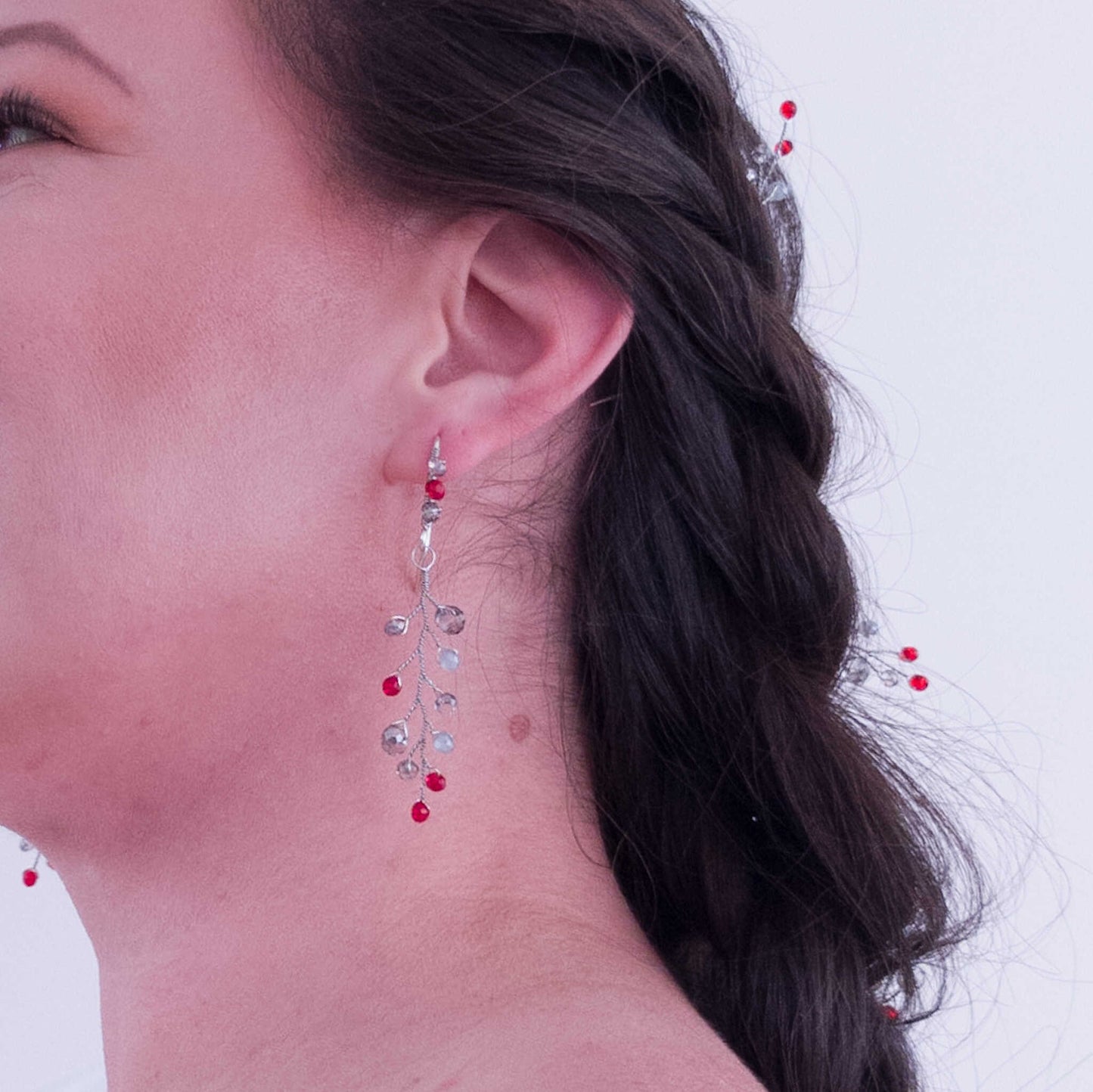 tocado ema-Plateado con rojo