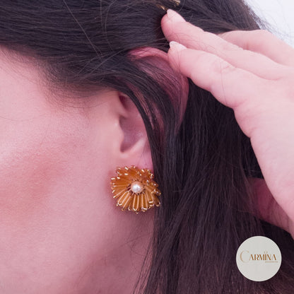Tocado Tara | Diadema Flexible Dorada Con Aretes De Flor
