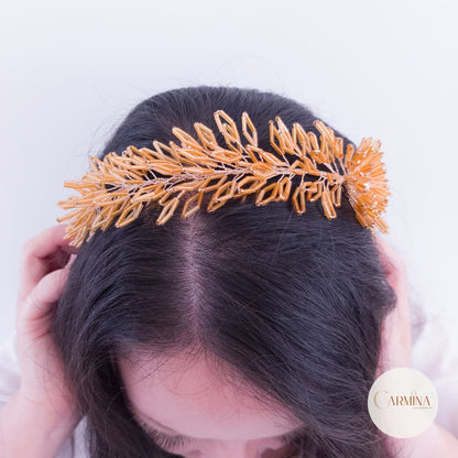 Tocado Tara | Diadema Flexible Dorada Con Aretes De Flor