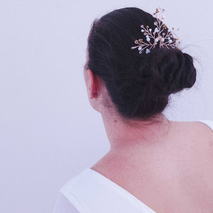 Tocado Amelie | Headpin Solitario Dorado Claro con Cristales en Blanco, Dorado, Naranja, Ámbar y Perla Nácar Palo Rosa