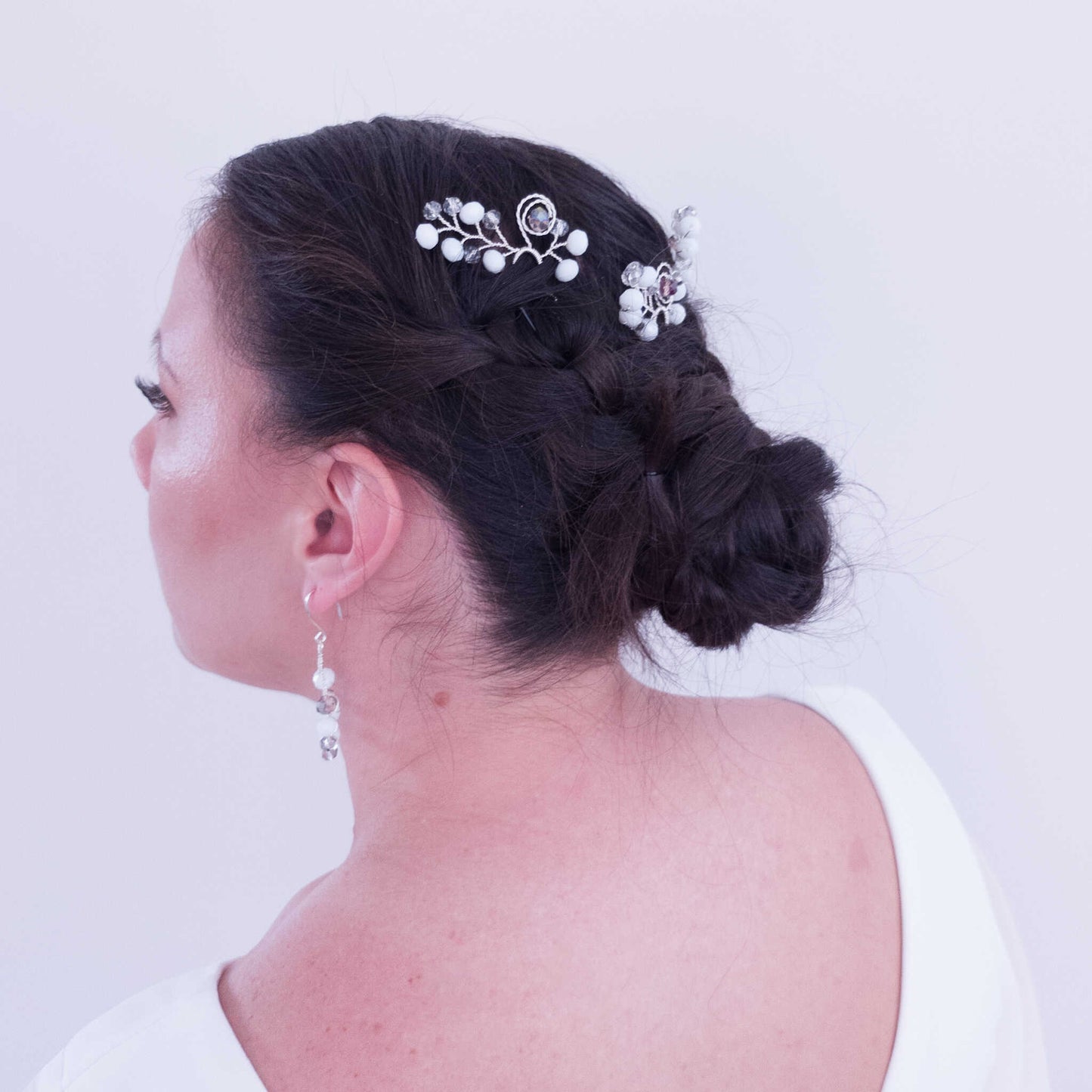 Tocado Bella | Trío de Hadpins y Aretes Plateados con Cristales Deslumbrantes