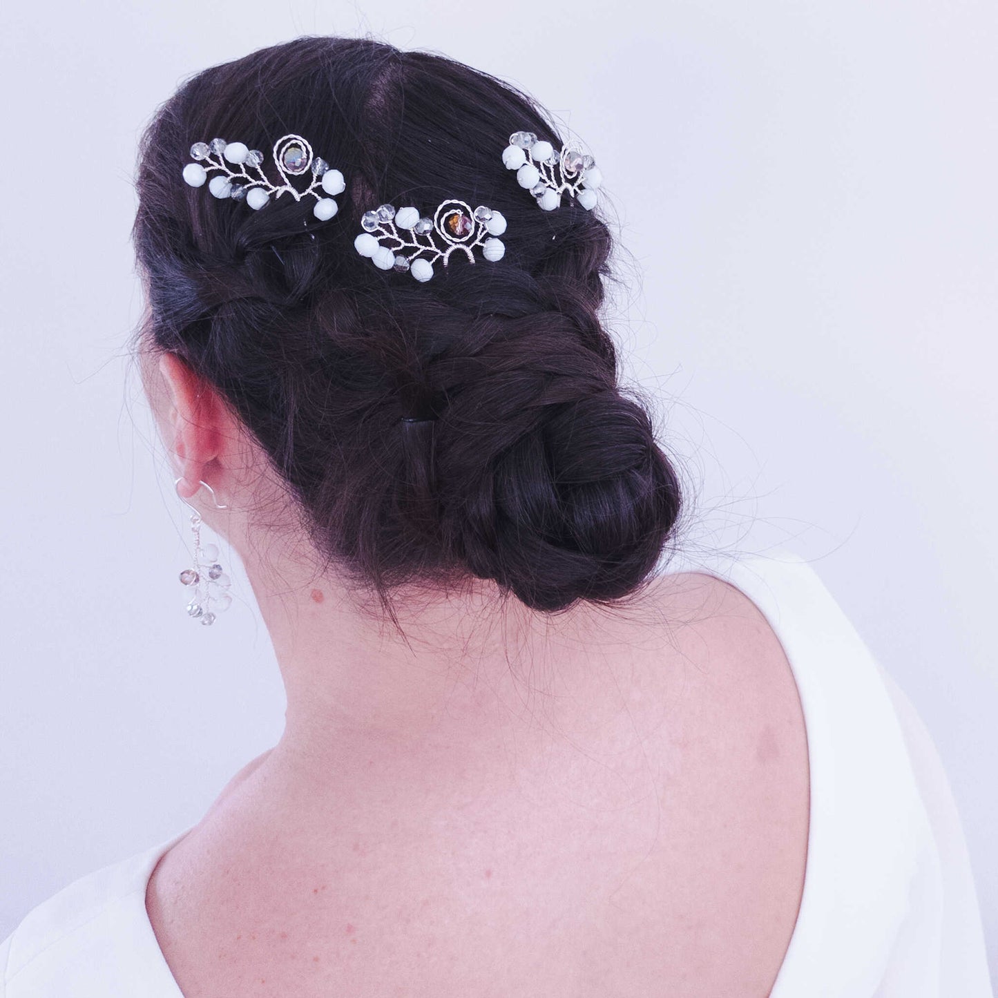 Tocado Bella | Trío de Hadpins y Aretes Plateados con Cristales Deslumbrantes