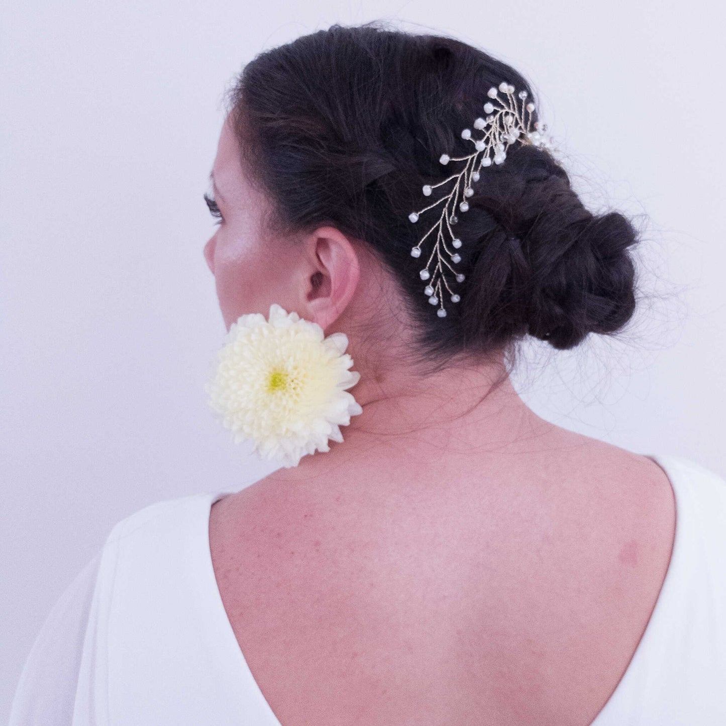 Tocado Fer | Peineta Dorada Con Chaquiras y Perlas De Vidrio