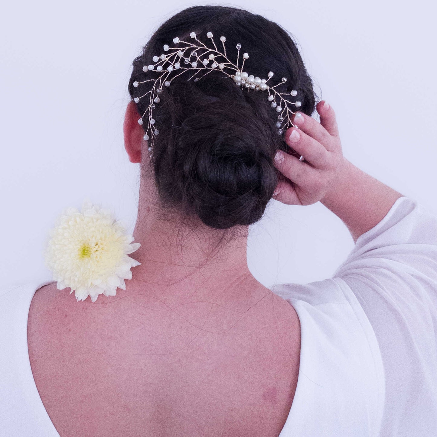 Tocado Fer | Peineta Dorada Con Chaquiras y Perlas De Vidrio