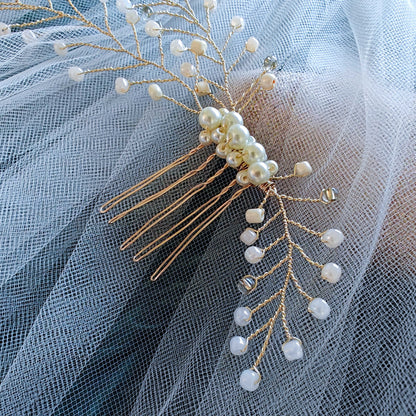 Tocado Fer | Peineta Dorada Con Chaquiras y Perlas De Vidrio