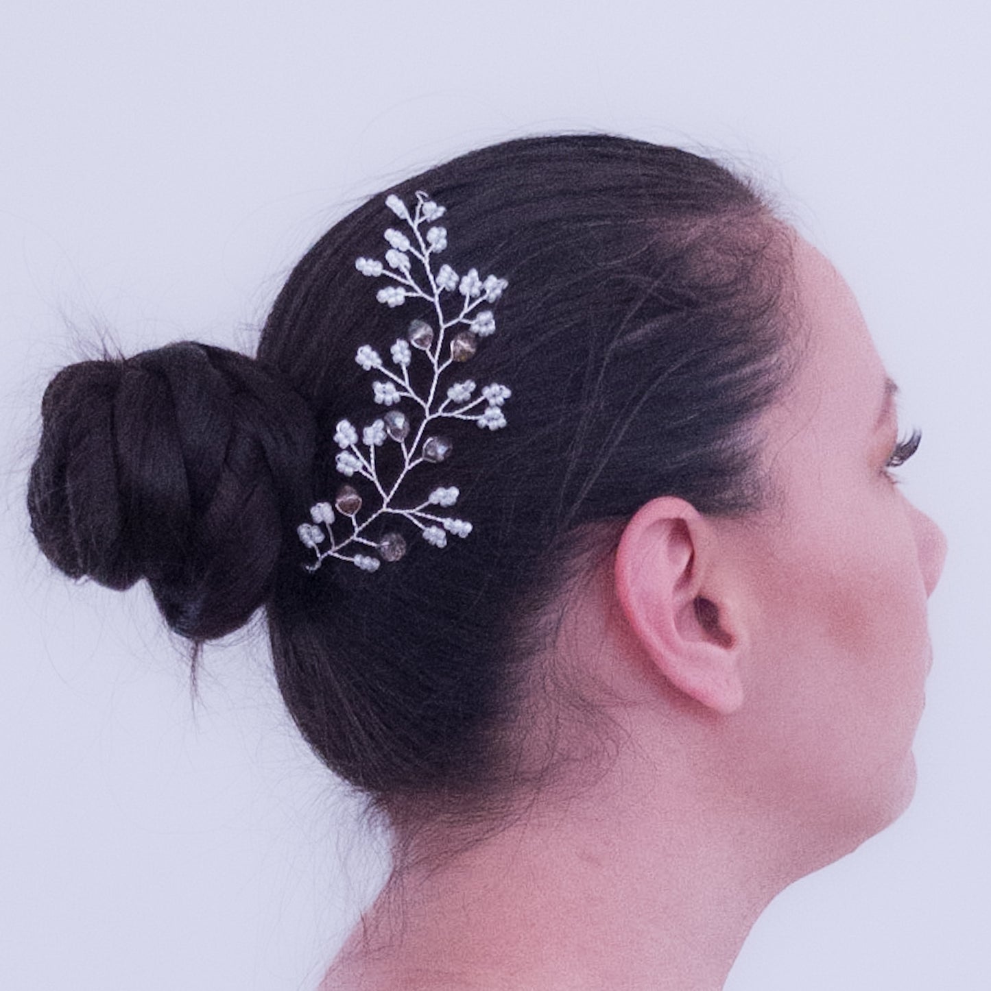 tocado irina-Plateado con blanco perlado cristal tornasol