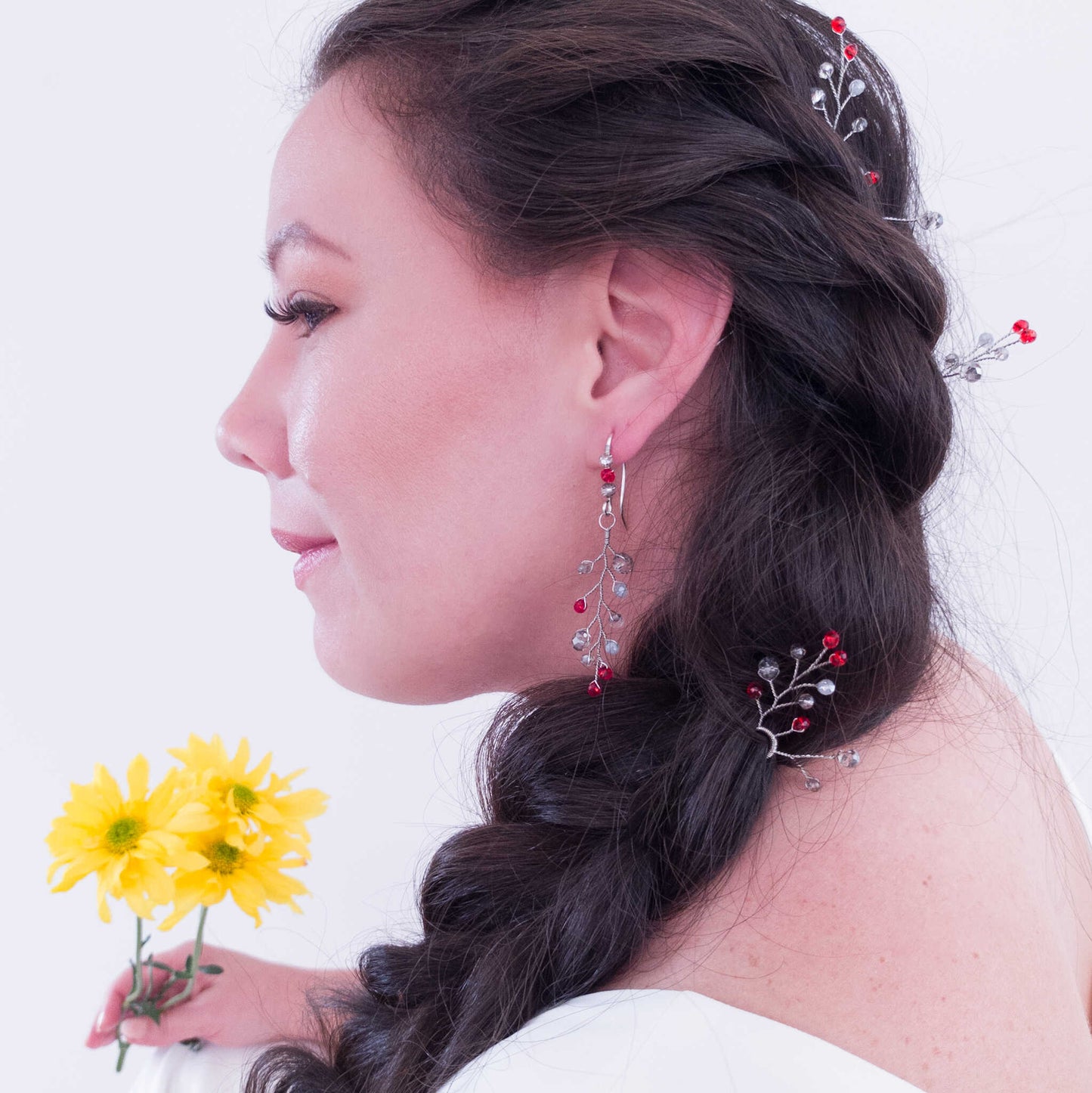 tocado ema-Plateado con rojo