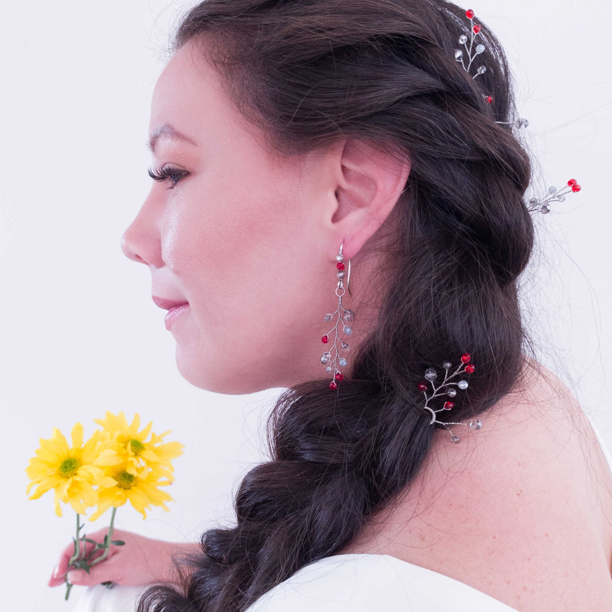 tocado ema-Plateado con rojo