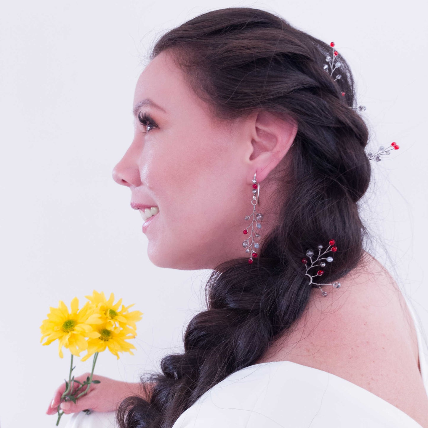 tocado ema-Plateado con rojo