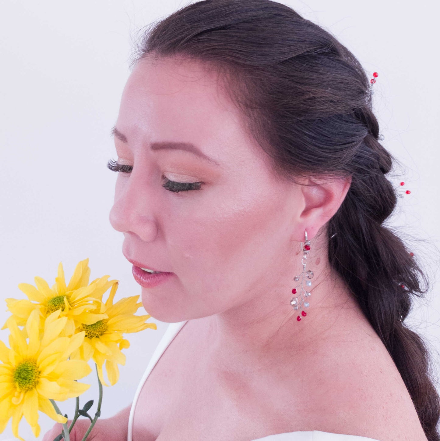 tocado ema-Plateado con rojo