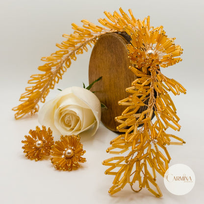 Tocado Tara | Diadema Flexible Dorada Con Aretes De Flor