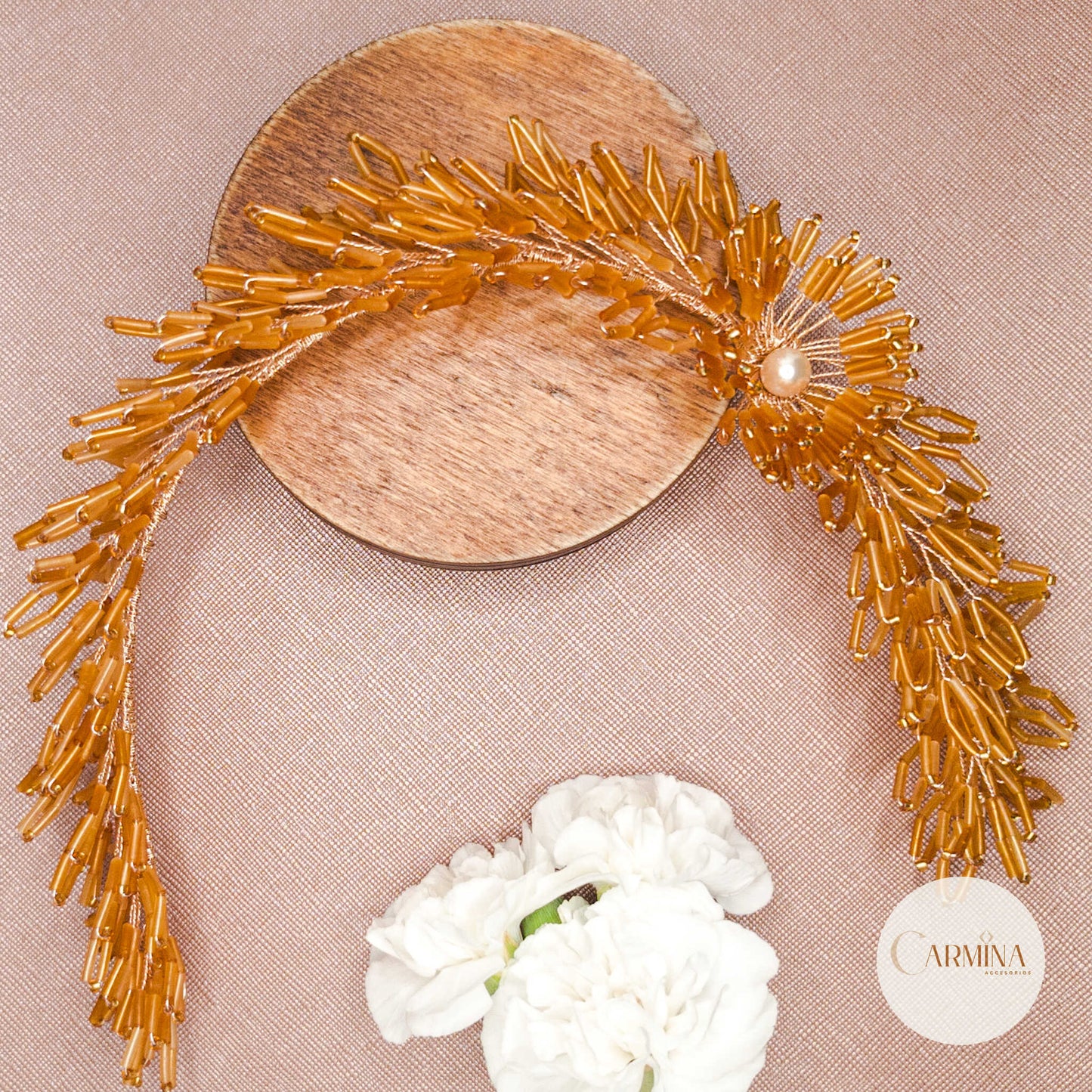Tocado Tara | Diadema Flexible Dorada Con Aretes De Flor