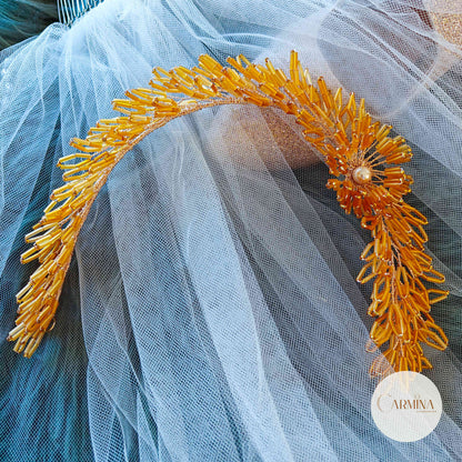 Tocado Tara | Diadema Flexible Dorada Con Aretes De Flor