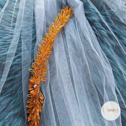 Tocado Tara | Diadema Flexible Dorada Con Aretes De Flor