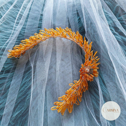 Tocado Tara | Diadema Flexible Dorada Con Aretes De Flor