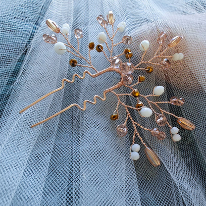 Tocado Alelí | Headpin Solitario Dorado Claro con Cristales en Blanco, Dorado, Naranja y Ámbar