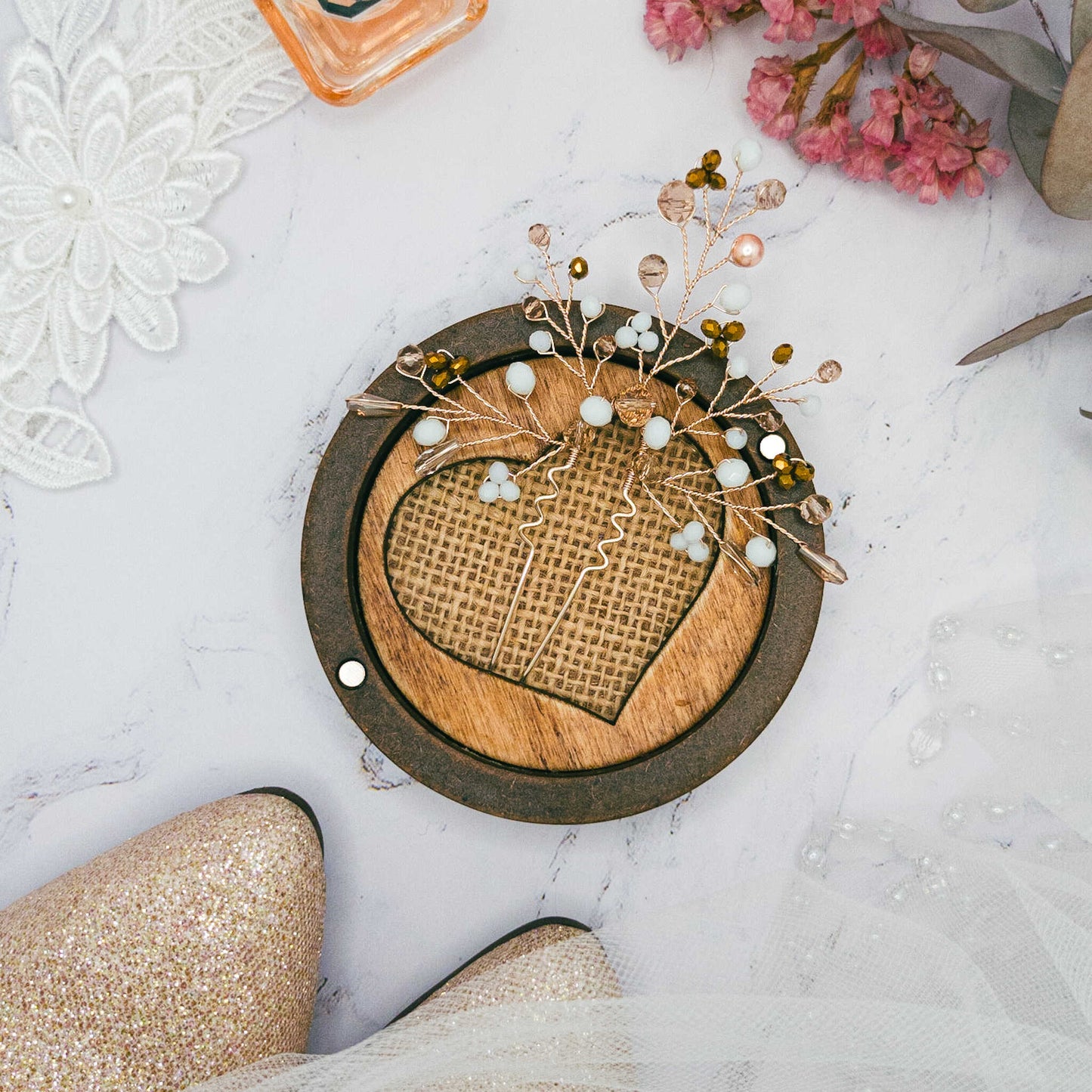 Tocado Amelie | Headpin Solitario Dorado Claro con Cristales en Blanco, Dorado, Naranja, Ámbar y Perla Nácar Palo Rosa