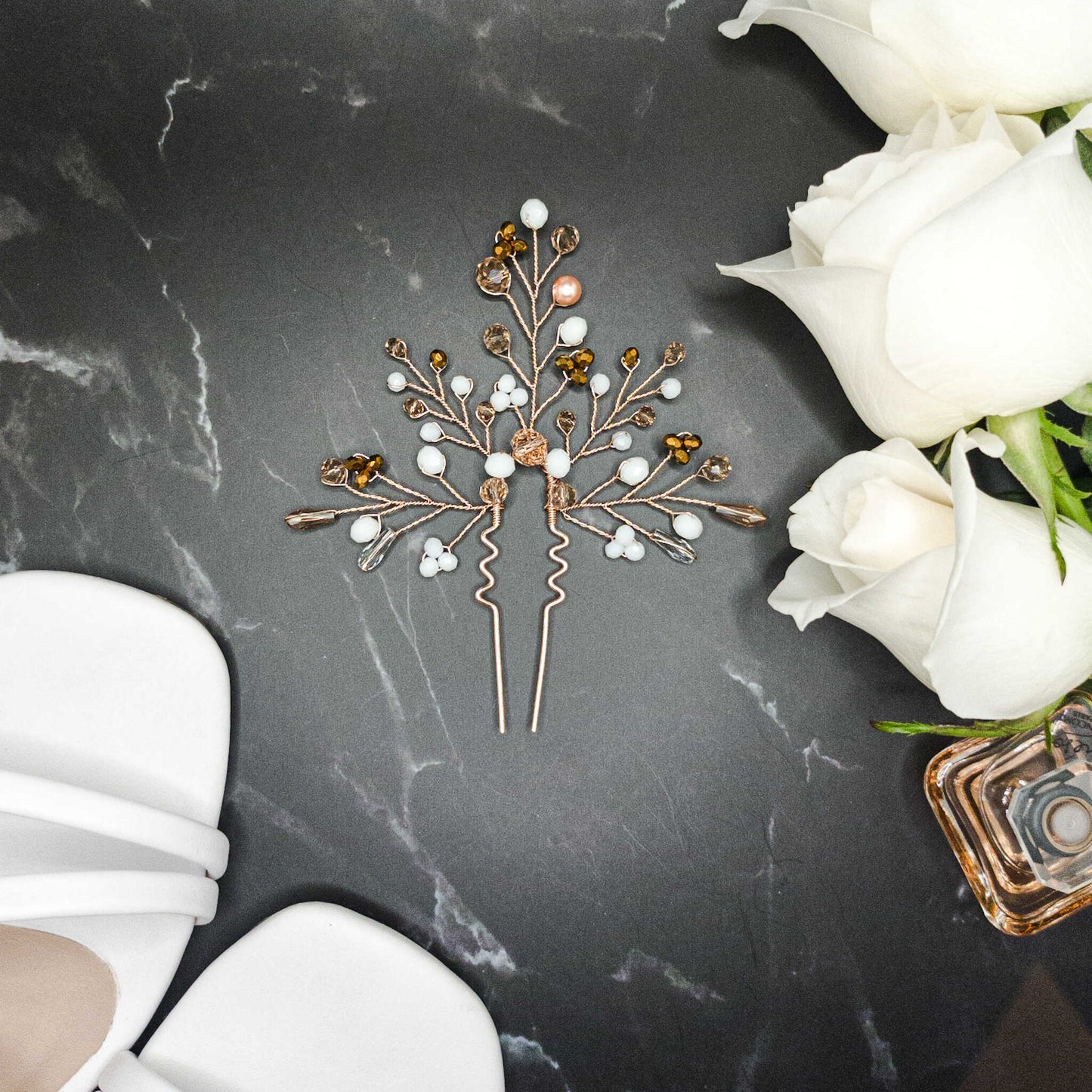 Tocado Amelie | Headpin Solitario Dorado Claro con Cristales en Blanco, Dorado, Naranja, Ámbar y Perla Nácar Palo Rosa