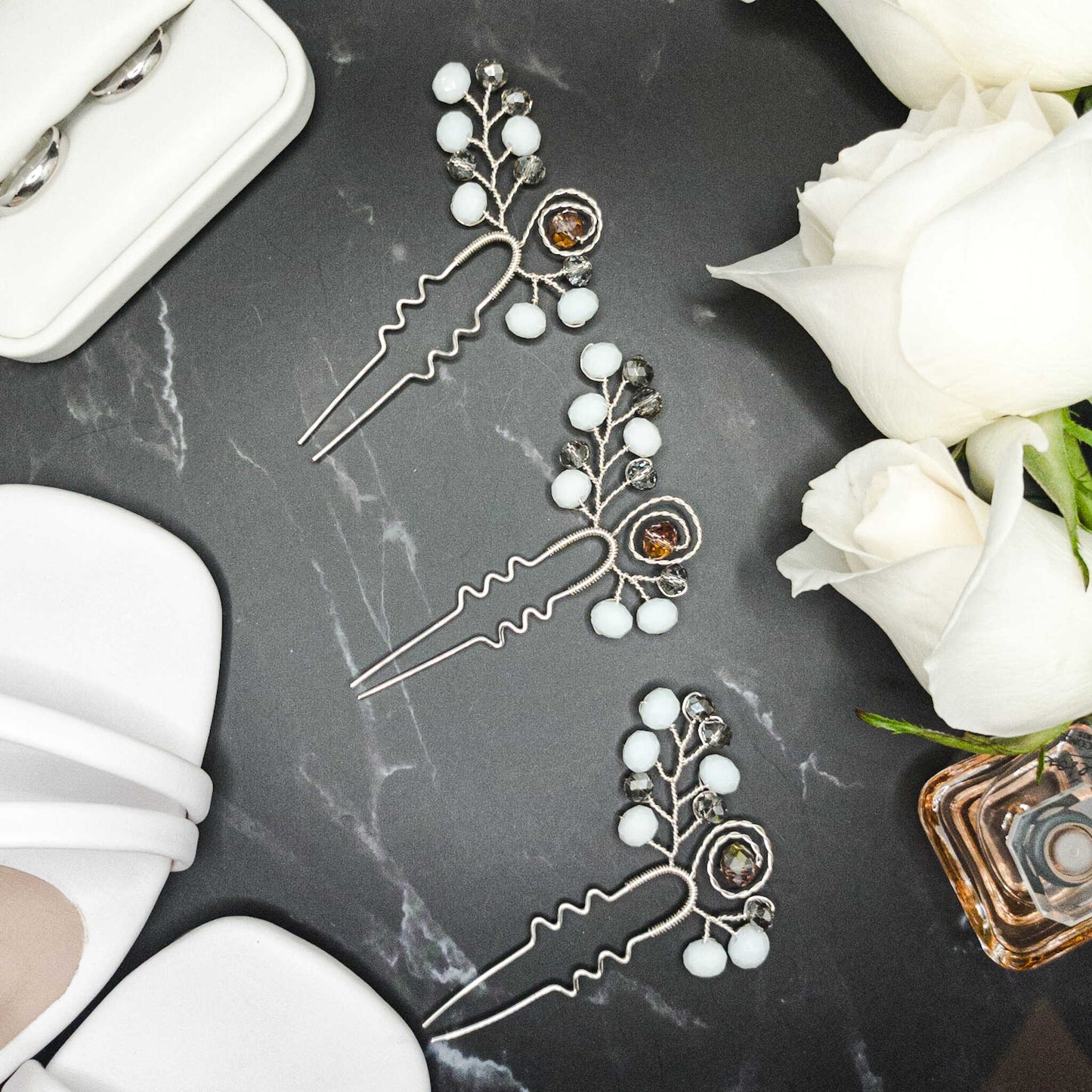 Tocado Bella | Trío de Hadpins y Aretes Plateados con Cristales Deslumbrantes