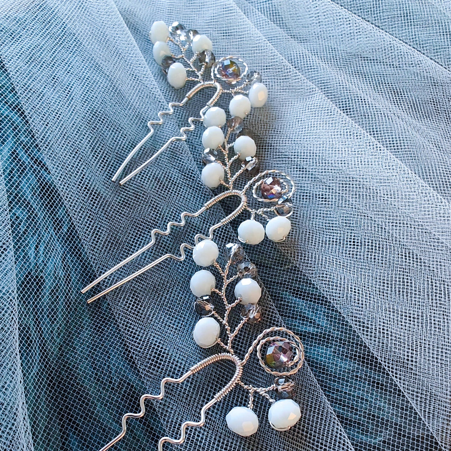 Tocado Bella | Trío de Hadpins y Aretes Plateados con Cristales Deslumbrantes