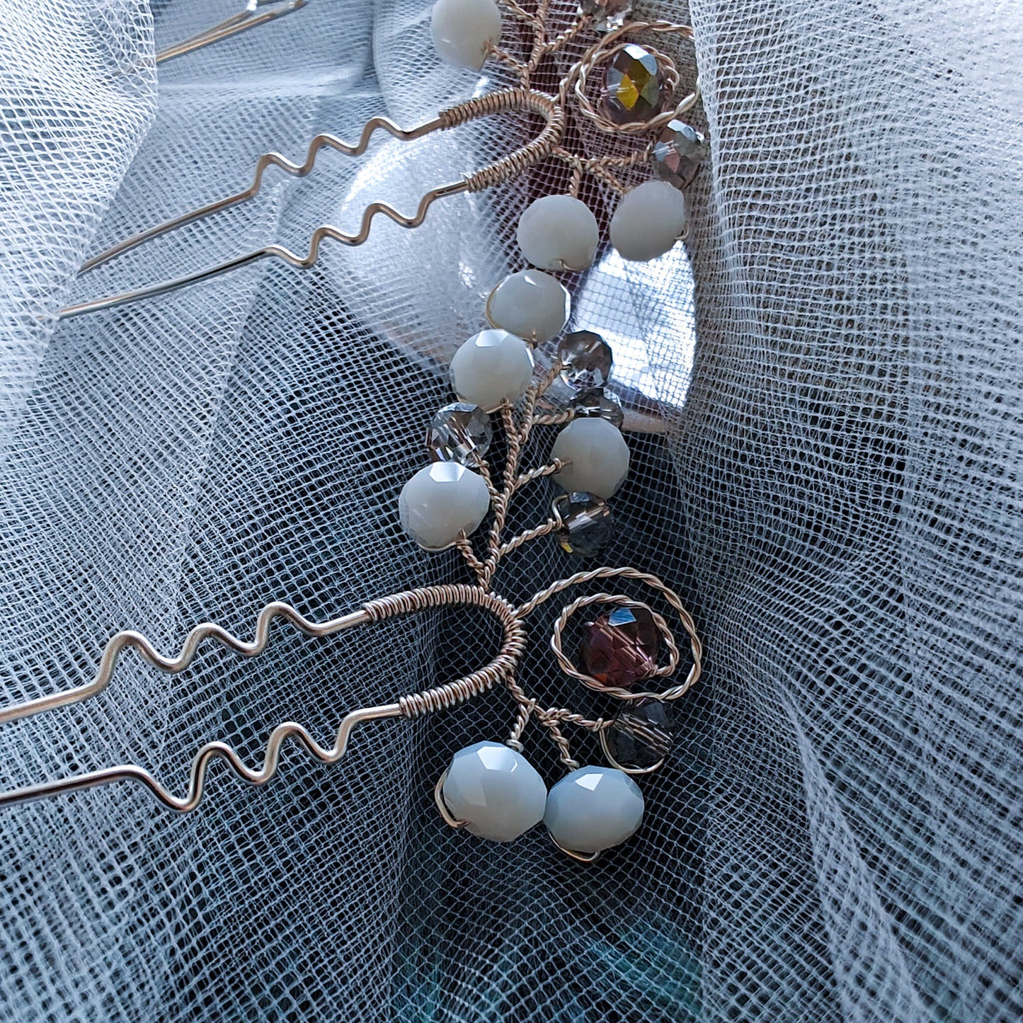 Tocado Bella | Trío de Hadpins y Aretes Plateados con Cristales Deslumbrantes