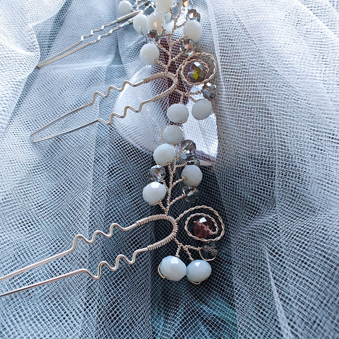 Tocado Bella | Trío de Hadpins y Aretes Plateados con Cristales Deslumbrantes