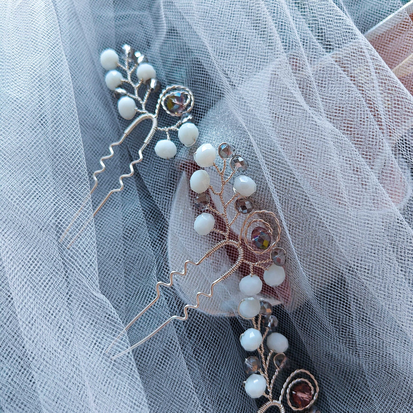 Tocado Bella | Trío de Hadpins y Aretes Plateados con Cristales Deslumbrantes