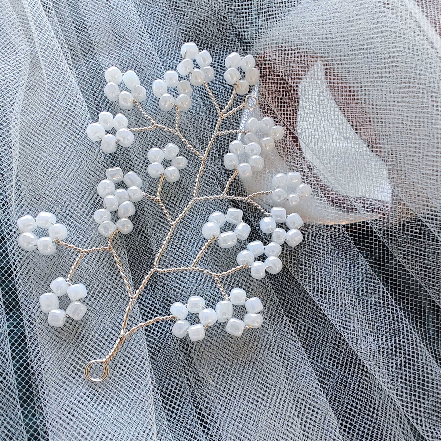 tocado caro-Plateado con blanco