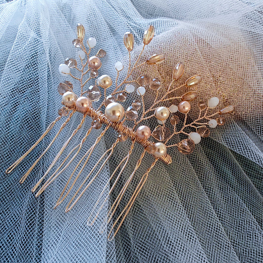 Tocado Fae | Peineta Dorada Con Cristales y Perla Nácar