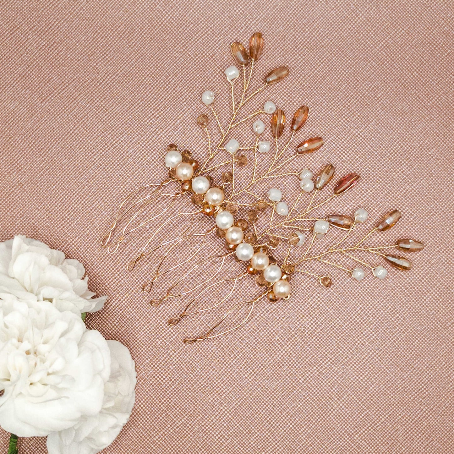 Tocado Freya | Peineta | Elegancia y Sofisticación Con Cristales y Perlas Nácar