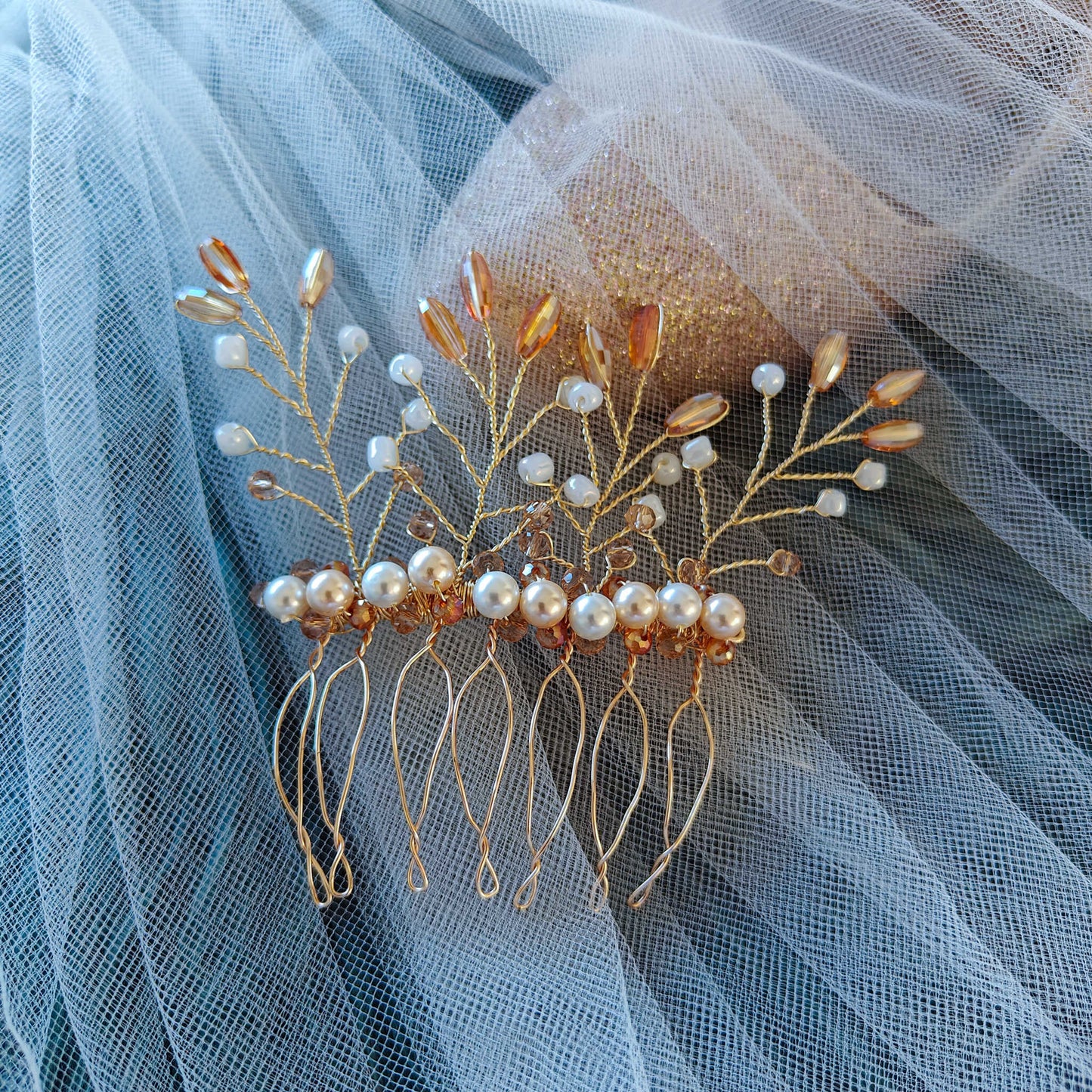 Tocado Freya | Peineta | Elegancia y Sofisticación Con Cristales y Perlas Nácar