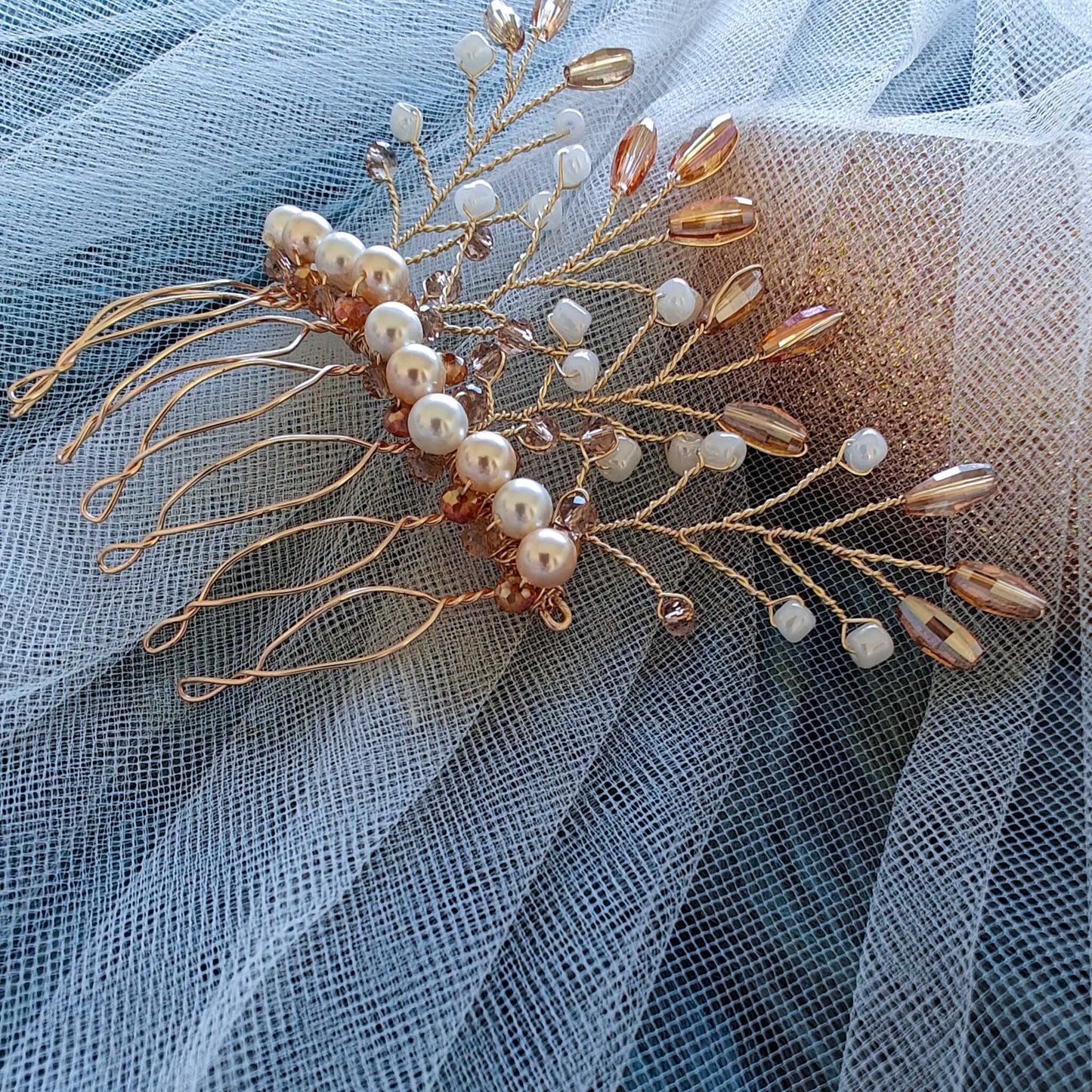 Tocado Freya | Peineta | Elegancia y Sofisticación Con Cristales y Perlas Nácar