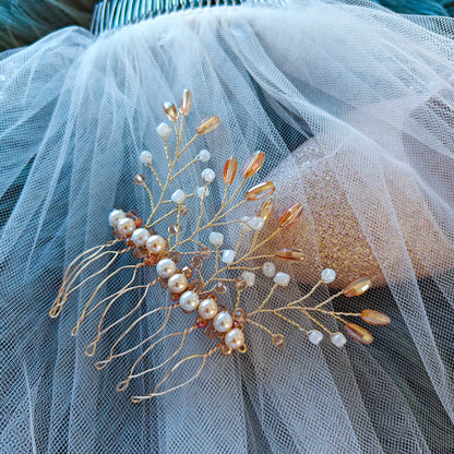 Tocado Freya | Peineta | Elegancia y Sofisticación Con Cristales y Perlas Nácar