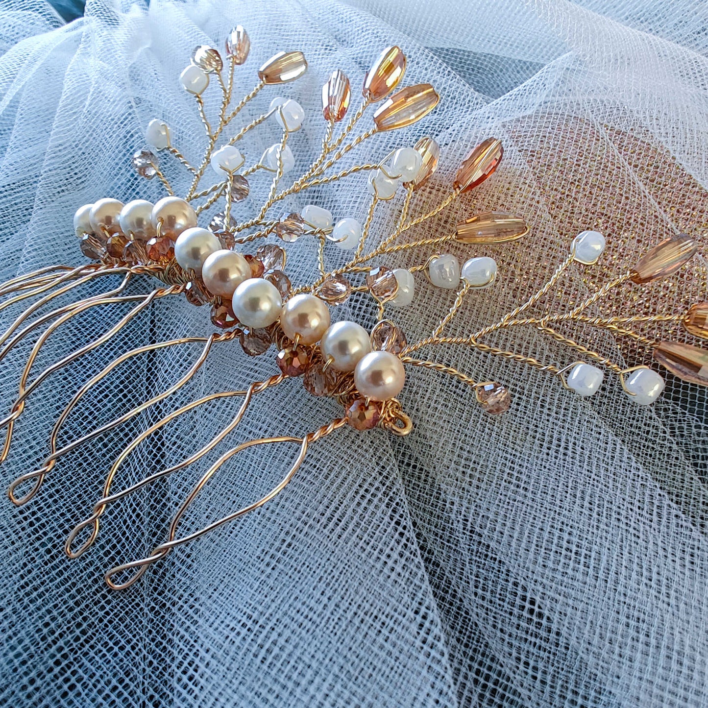 Tocado Freya | Peineta | Elegancia y Sofisticación Con Cristales y Perlas Nácar