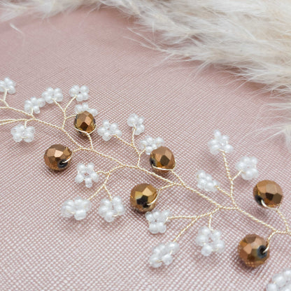 tocado irina-Dorado claro con blanco perlado y cristal dorado