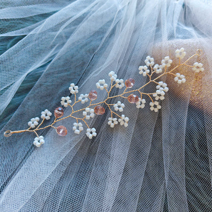 tocado irina-Dorado con blanco mate y cristal rosa