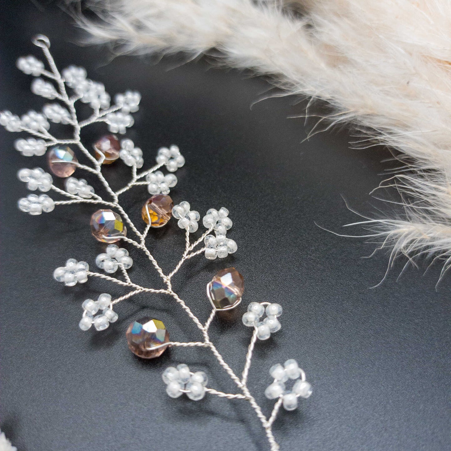 tocado irina-Plateado con blanco perlado cristal tornasol