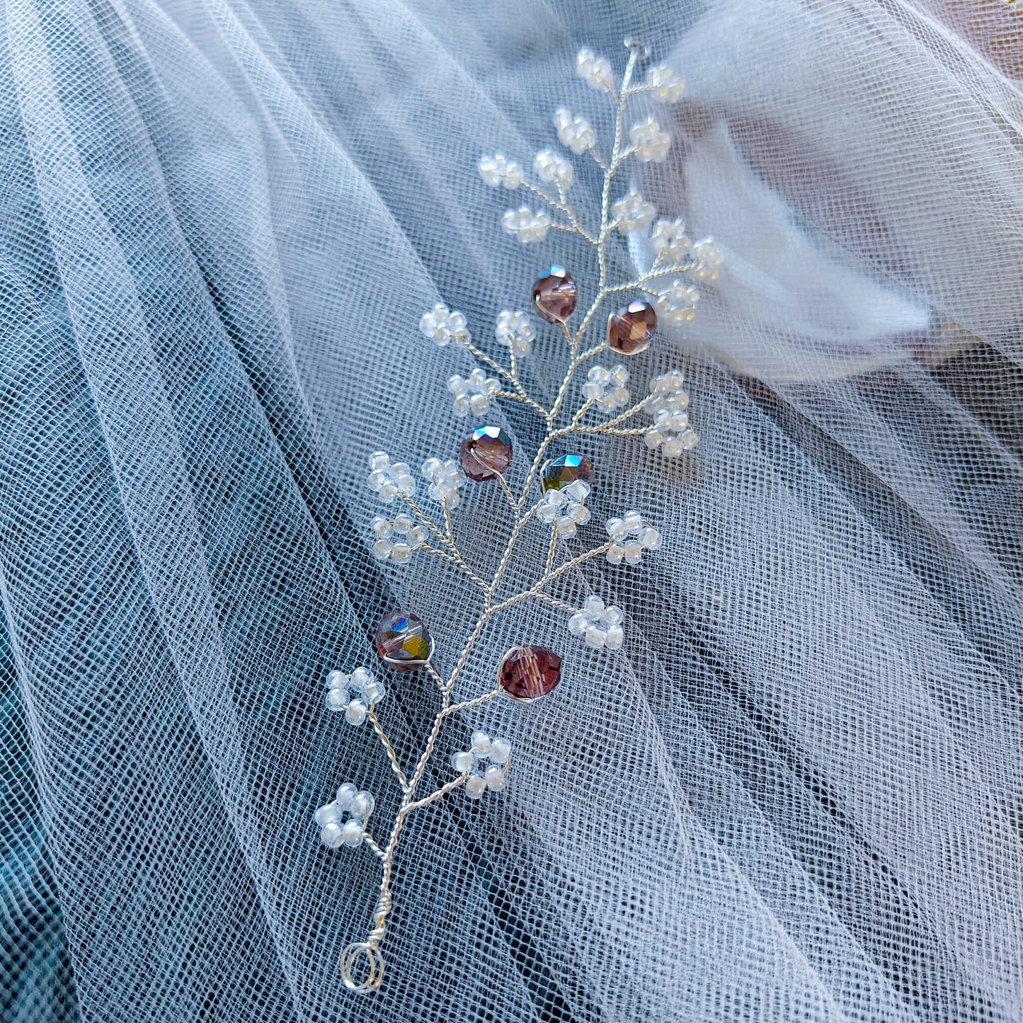 tocado irina-Plateado con blanco perlado cristal tornasol