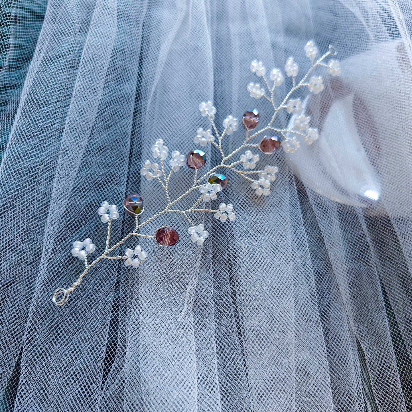 tocado irina-Plateado con blanco perlado cristal tornasol