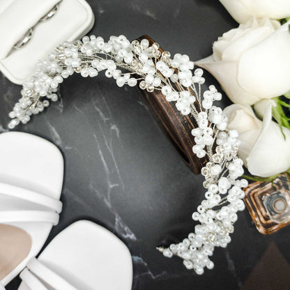 Tocado Iris | Diadema Flexible Plateado y Blanco