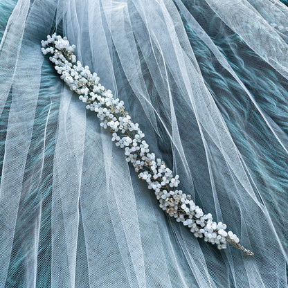 Tocado Iris | Diadema Flexible Plateado y Blanco