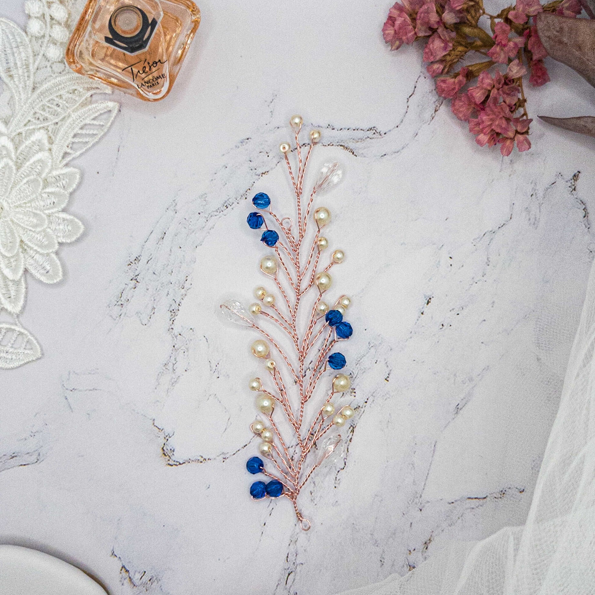 tocado lis-Oro rosa con perlas de vidrio y abalorios azules