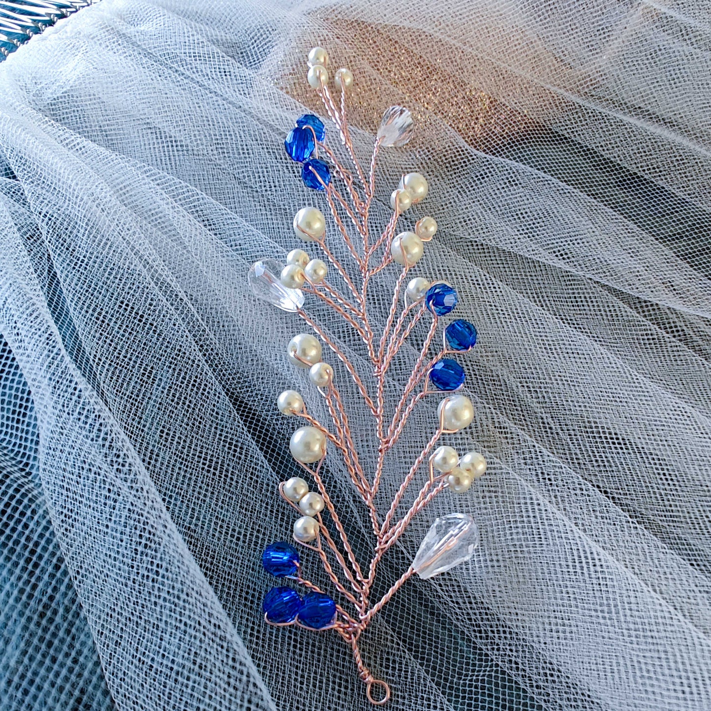 tocado lis-Oro rosa con perlas de vidrio y abalorios azules